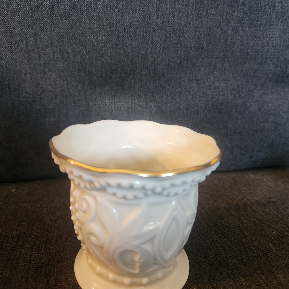 Lenox Elegant Cream and Gold Ceramic Tea Light